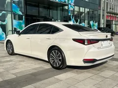 2022 Lexus ES 300h, белый — фото 6