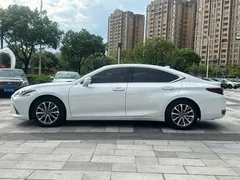 2022 Lexus ES 300h, белый — фото 7