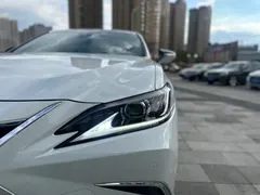 2022 Lexus ES 300h, белый — фото 8