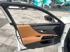 2022 Lexus ES 300h, белый — фото 11