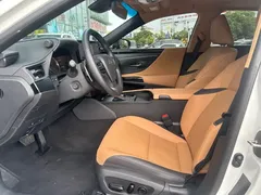 2022 Lexus ES 300h, белый — фото 12