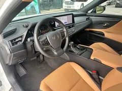 2022 Lexus ES 300h, белый — фото 13