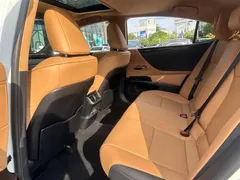 2022 Lexus ES 300h, белый — фото 15