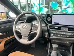 2022 Lexus ES 300h, белый — фото 23