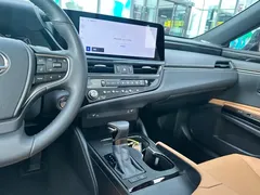 2022 Lexus ES 300h, белый — фото 30