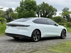 2024 Nio ET7 75kWh, белый — фото 18