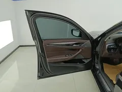 2022 BMW 5 Series 5 525Li, чёрный — фото 7