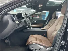 2022 Volvo XC60 4WD Luxury, чёрный — фото 4
