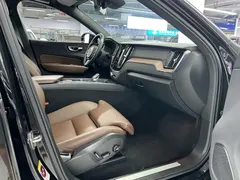 2022 Volvo XC60 4WD Luxury, чёрный — фото 9
