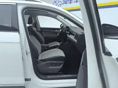2023 Volkswagen Tayron 300TSI 2WD Plus, белый — фото 8