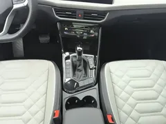 2023 Volkswagen Tayron 300TSI 2WD Plus, белый — фото 16