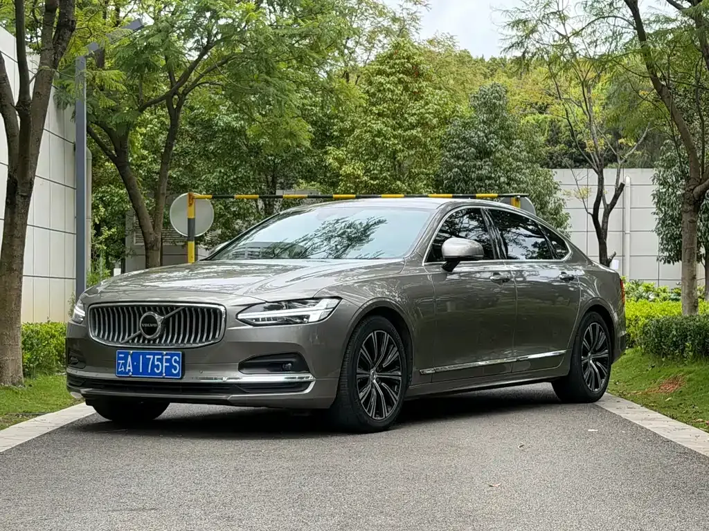 2021 Volvo S90