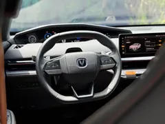 2023 Changan UNI-V 1.5T Premium — фото 22