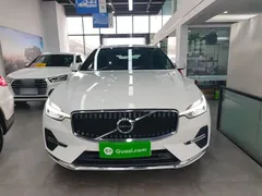 2023 Volvo XC60 4WD Luxury, белый — фото 3
