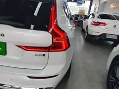 2023 Volvo XC60 4WD Luxury, белый — фото 8