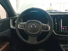 2023 Volvo XC60 4WD Luxury, белый — фото 11