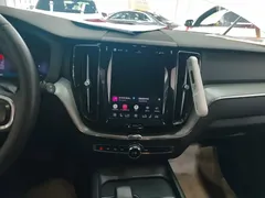 2023 Volvo XC60 4WD Luxury, белый — фото 13
