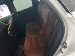 2023 Volvo XC60 4WD Luxury, белый — фото 17