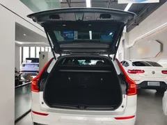 2023 Volvo XC60 4WD Luxury, белый — фото 19