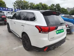 2021 Mitsubishi Outlander 2.4L 4WD 5, белый — фото 5
