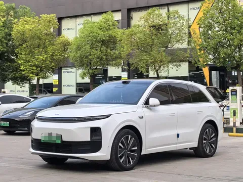2025 Li Auto L6
