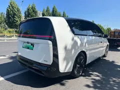 2024 Li Auto MEGA Ultra, белый — фото 7
