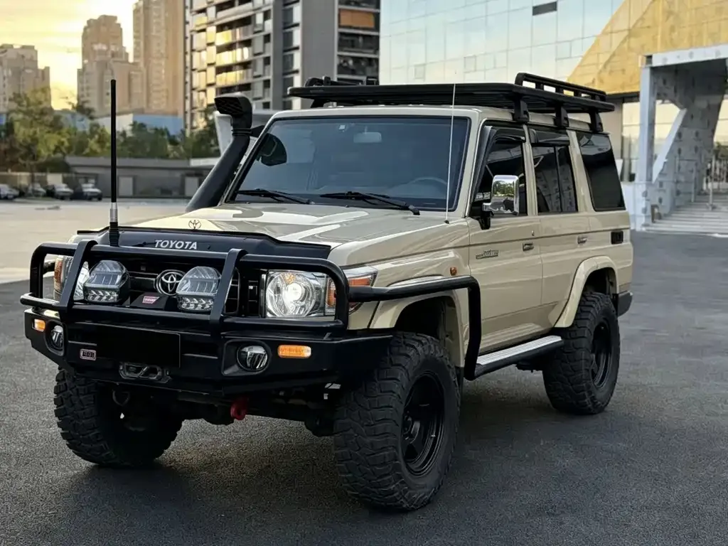 2023 Toyota Land Cruiser LC76 4.0L MT