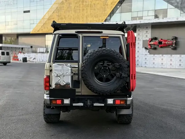 2023 Toyota Land Cruiser LC76 4.0L MT