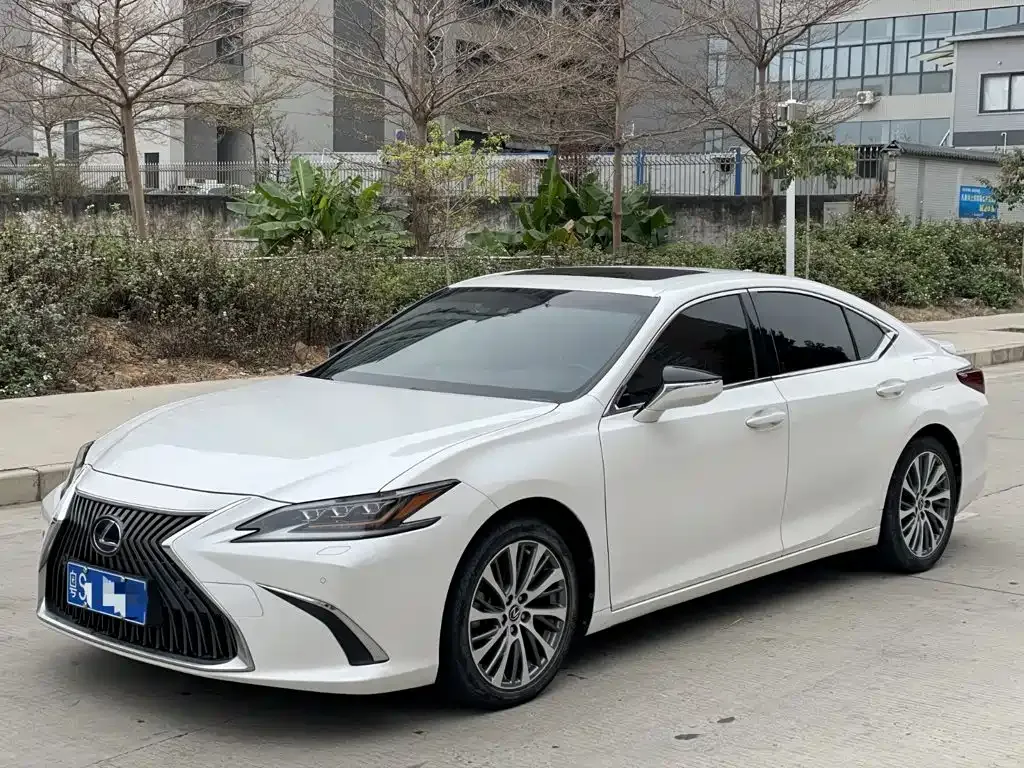 2021 Lexus ES 300h Premium