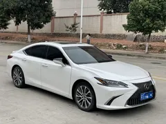 2021 Lexus ES 300h Premium, белый — фото 2