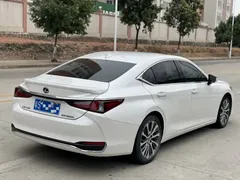 2021 Lexus ES 300h Premium, белый — фото 3
