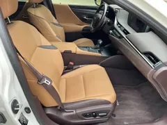 2021 Lexus ES 300h Premium, белый — фото 5