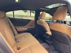 2021 Lexus ES 300h Premium, белый — фото 7