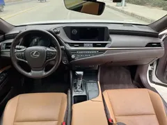 2021 Lexus ES 300h Premium, белый — фото 8