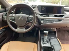 2021 Lexus ES 300h Premium, белый — фото 9