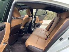 2021 Lexus ES 300h Premium, белый — фото 10