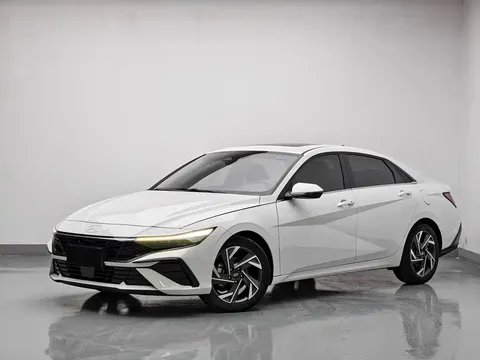 2023 Hyundai Elantra 1.5L CVT LUX Premium
