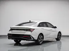 2023 Hyundai Elantra 1.5L CVT LUX Premium, белый — фото 5