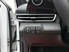2023 Hyundai Elantra 1.5L CVT LUX Premium, белый — фото 10