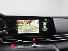2023 Hyundai Elantra 1.5L CVT LUX Premium, белый — фото 11