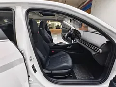 2023 Hyundai Elantra 1.5L CVT LUX Premium, белый — фото 20