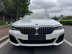 2023 BMW 5 Series 5 530Li M, белый — фото 2