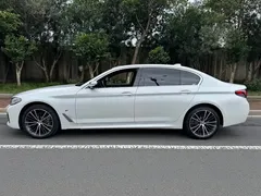 2023 BMW 5 Series 5 530Li M, белый — фото 3