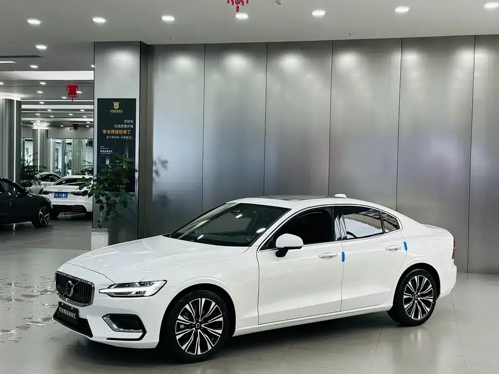 2023 Volvo S60 B4 Luxury