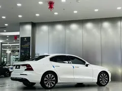 2023 Volvo S60 B4 Luxury, белый — фото 7