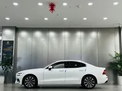 2023 Volvo S60 B4 Luxury, белый — фото 9