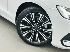 2023 Volvo S60 B4 Luxury, белый — фото 10