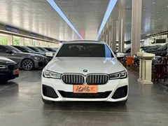 2022 BMW 5 Series 525Li M Sport Package, белый — фото 2