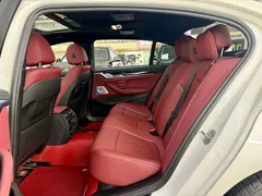 2022 BMW 5 Series 525Li M Sport Package, белый — фото 5