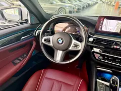 2022 BMW 5 Series 525Li M Sport Package, белый — фото 11